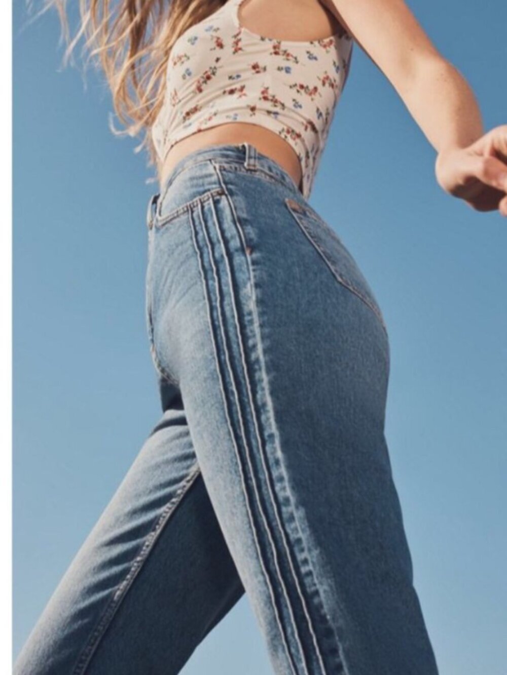 Urban Outfitters BDG Mom Jeans Pintuck Medium Wash Size 2 Casual Straight Leg